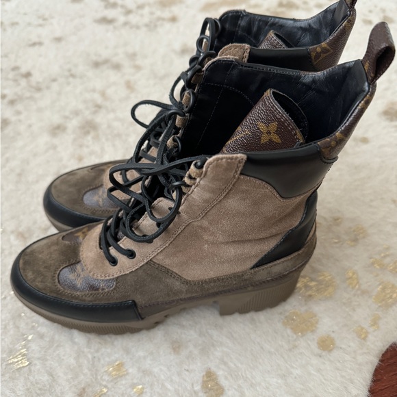 Laureate Platform Desert Boot - Picture 6 of 13